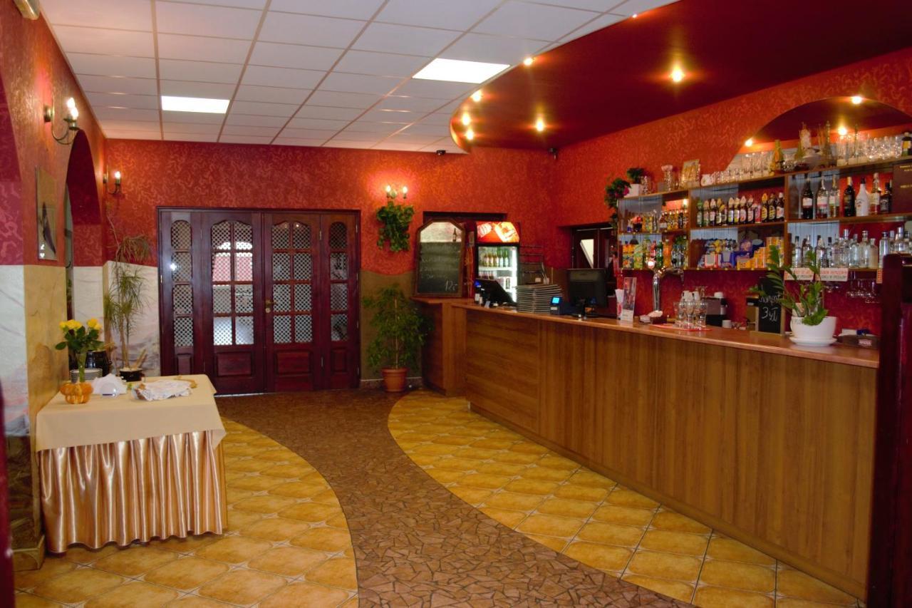 Hotel I Restauracja Jaskolka Alojzow Luaran gambar